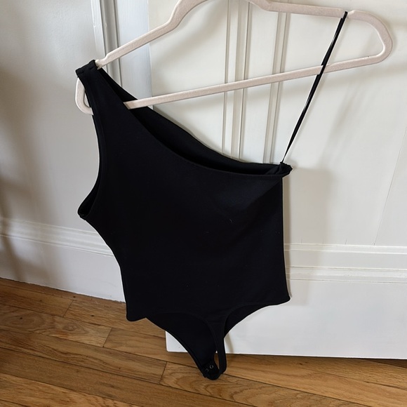 Abercrombie One-Shoulder Bodysuit - Picture 3 of 5
